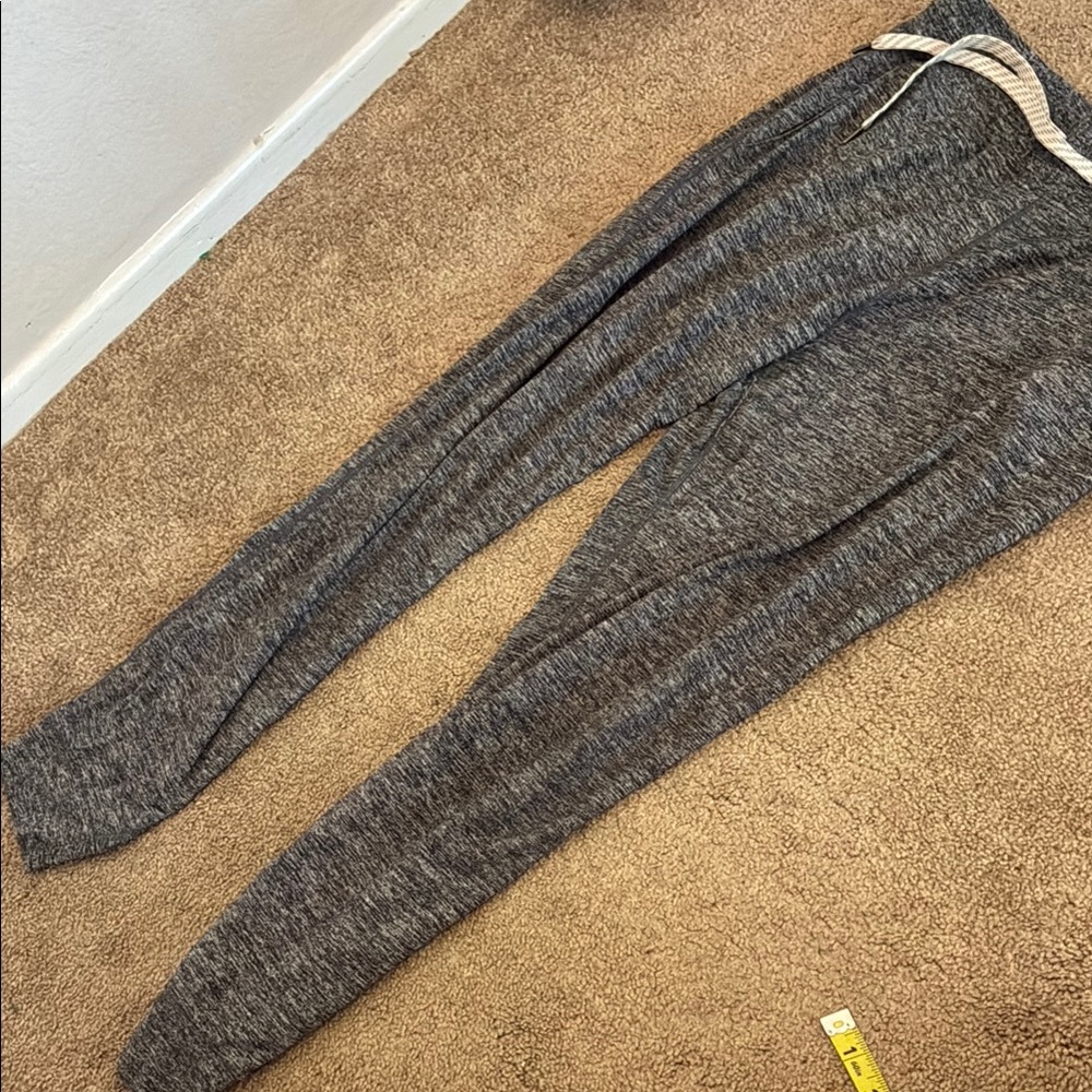 Vuori Gray Jogger Pants size S - Picture 7 of 7